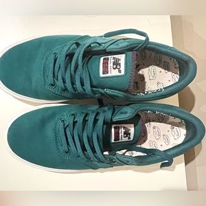 New Balance Teal Sneakers men’s or women’s